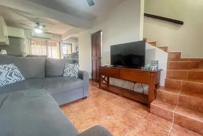 Las Palmas Escape | Pool View & Walk to Beach