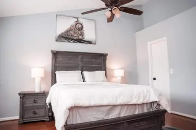 Image de Cozy Springfield Townhome / Wifi / Pet Friendly