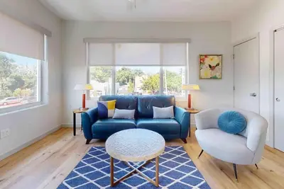 Image de Spacious 2br/2ba in the heart of Little Havana—steps to Calle Ocho, walk to local cafés, culture, and nightlife. Enjoy a stylish, fully equipped stay, with balcony, fast WiFi, and free parking. Second Floor Walk-Up Unit.