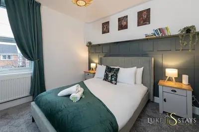 Image de Luke Stays -West view