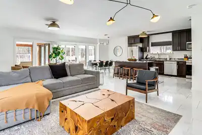 Image de Family Retreat with Pool, Game Room & Near Skiing