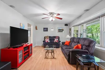 Image de Relaxing Home w/ Fire Pit, Porch & Fenced Yard