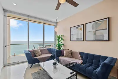 Image de 15th Floor Camino al Mar | Beach Front | King Bed