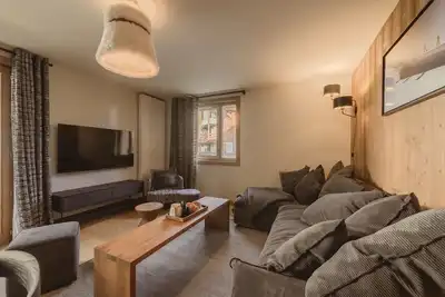 Image de Appartement avec mezzanine et piscine intérieure