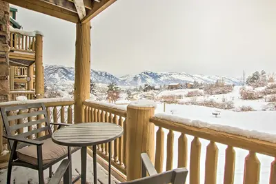 Image de Eden Poolside Condo! Hottub + 3 nearby ski resorts