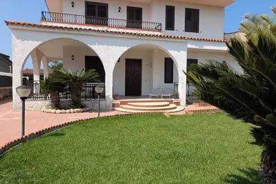 Image de A charming villa near the beach and perfect base to explore beautiful cities