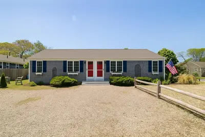 Image de “My Two Buoys” Duplex ~ Sleeps 6~ Walk to Beaches ~ Dennisport, Cape Cod