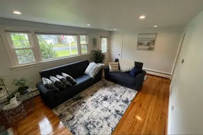 Image de Cheerful 3-bedrom cottage - lake walkable.