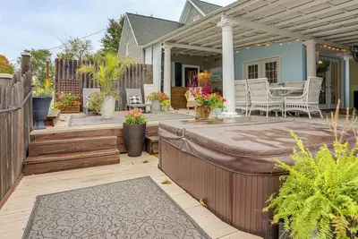 Image de 2 Mi to Dtwn: Charming Sandusky Getaway w/ Hot Tub