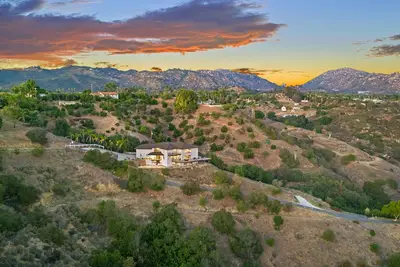 Image de The Retreat at Rainbow Vista - Sleeps 24 •Epic Views •HotTub •Theater/Games Room