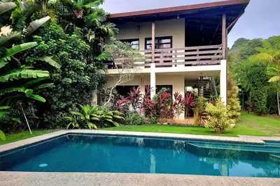Image de Beachfront Property! 10 Bedrooms 9 Bathrooms with a brand new outdoor kitchen.