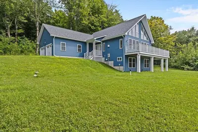 Image de Serene 3-bedroom home in Hinesburg, Vermont, overseeing Adirondack.