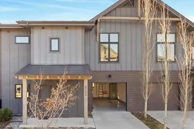 Image de Perfect 2-bedroom + Bunkbeds space townhome with Ac in delightful Victor