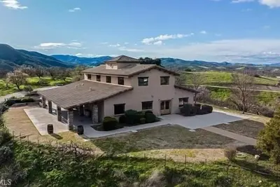 Image de Tuscan Haven Less than 10 minutes to Downtown!