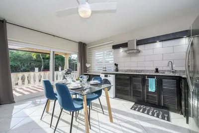 Image de Landslake condo with pool walking distance to the Ritz beach, bar & restaurants