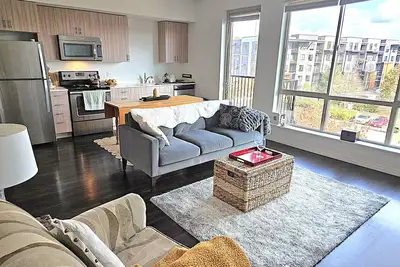 Image de Stylish 1-bedroom loft near Lake Washington with game and fitness rooms