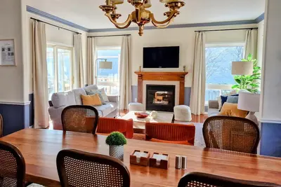 Image de Spacious Kingston 6 Bedrm • 3. 5 Ba • Quiet St • Near Shops • Ideal for Families