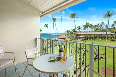 Image de New Listing! Partial ocean views near Napili Bay!