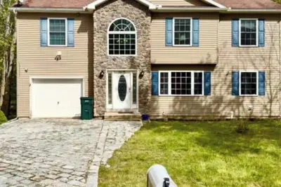 Image de Welcoming 4-bedroom house with hot tub sauna ev charger in Tobyhanna