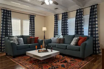 Image de South by South Eleventh | 3-Bed 2-Bath