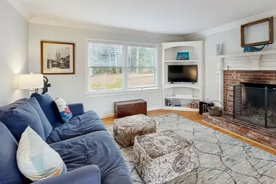 Image de Tranquil private riverfront home w/ tidal dock & large yard