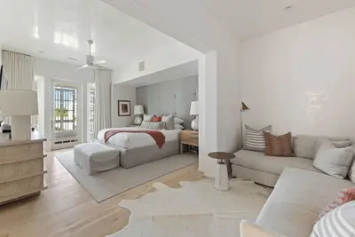 Image de Inviting Coastal Villa w/ Balcony & Outdoor Pool – Short Walk to Rosemary Beach