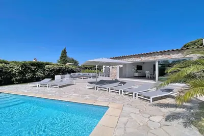 Image de Villa de standing T5 - 10 personnes - Piscine privée - Climatisation - WiFi - Grimaud
