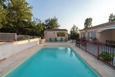 Image de Villa la salamandre 10 personnes. Calme, piscine, boulodrome et parking privé