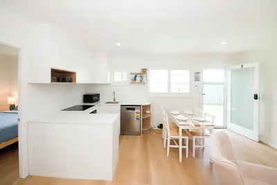 Image de Cove at Redcliffe - Modern Coastal Hideaway