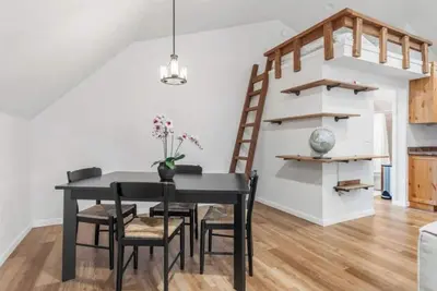 Image de 30+ Night Rental - 2 Br Lakeside Appt