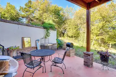 Image de Lakefront Getaway w/ Hot Tub & Yard in Okc!