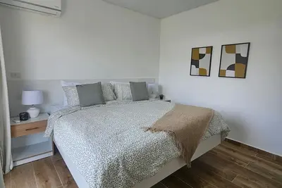 Image de 4bd guest-friendly villa steps from sandy beach