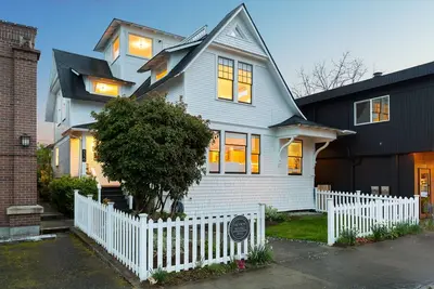 Image de Home & Carriage House • Views • Dogs Welcome • Bbq