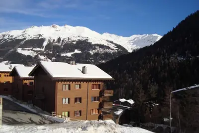 Image de 3 pièces très confortable pour 4 personnes : Living - cuisine avec lave-vaisselle et machine à café