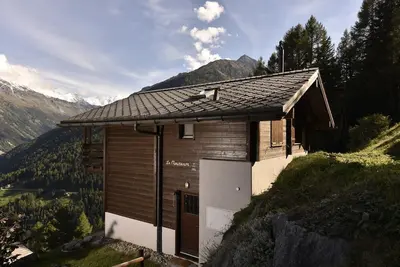 Image de Chalet confortable pour 4 personnes : Living - 1 chambre avec lit double (1. 60 x 2. 00m) - 1 chambre