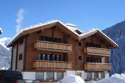 Image de 3-pièces pour 4 personnes : Living - cuisine avec lave-vaisselle, machine à café Nespresso et micro-