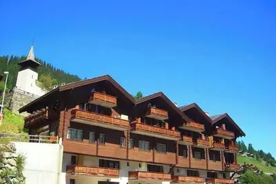 Image de 2 pièces pour 2-4 personnes : Living avec 1 canapé-lit double - cuisine avec machine à café filtre -