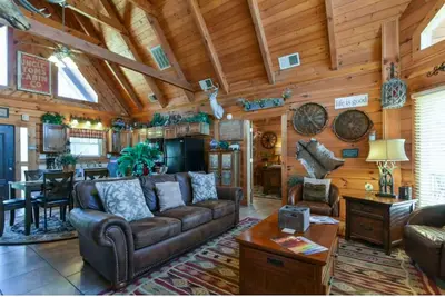 Image de 3 Bedroom Cabin, Sleeps 8, at Branson Cedars Resort!