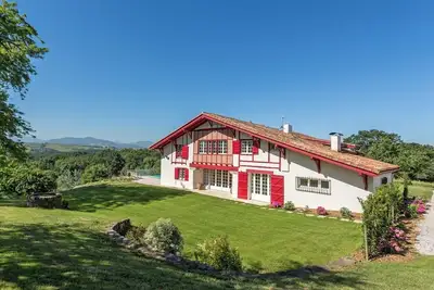 Image de Larreista - Superbe ferme basque rénovée - piscine et vue Panoramique - 14 pers