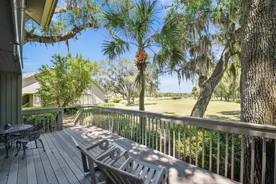 Image de Large Three Bedroom Villa with Several Updates and Large Deck on Golf Course!