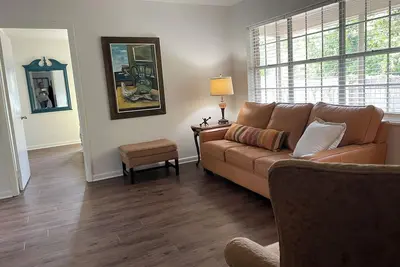 Image de The Hummingbird: Private Bathrooms, Pet Friendly, in the Heart of Douglas