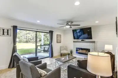 Image de Beautiful ground floor 2 Br villa golf course villa with golf course views.