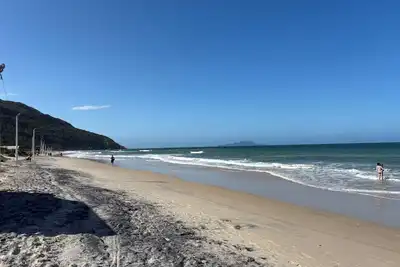 Image de Your peaceful retreat with a balcony and barbecue.