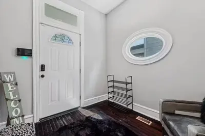 Image de Petersburg Vacation Gem 3br - Private Backyard