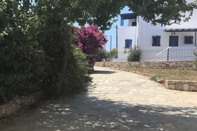 Image de Appartement 'Cozy For Rent In Kythera' avec terrasse partagée, Wi-Fi et climatisation