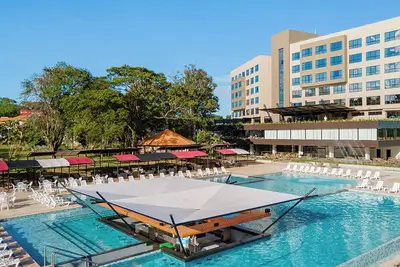 Image de Luxurious Stay | 2 Relaxing Units w/ Pool & Gym Access| Free Breakfast!