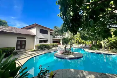 Image de 4bd villa in luxury beachfront resort