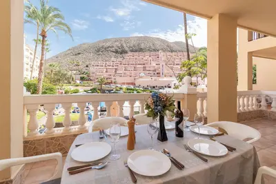 Image de Central 2 Bedroom Apartment. Communal Heated Pool