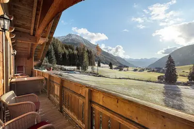 Image de Appartement « Burgerhof Firmament » avec vue sur la montagne, terrasse commune et Wi-Fi