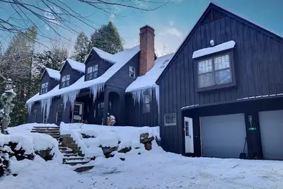 Image de SweetBearoline- Hot tub, Pool Table, Spacious